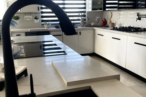 0ff51aba-18f0-4d59-9bd4-5437c5c2407a