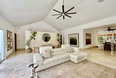 1087841b-ff9f-4bc7-96b8-4e883ac181a4