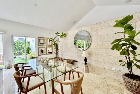 10d6ccc0-fee1-4bb0-b454-f33bd363ae40