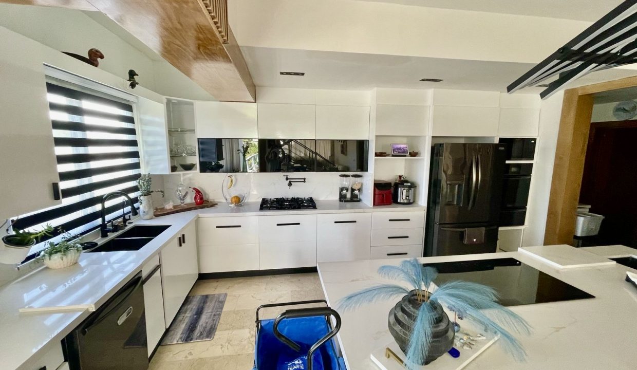 2abf10bc-a3ed-479f-a86c-fe839878ebd2